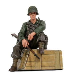 1/16 figurka sedícího vojáka U.S. 1st Infantérie z 2 sv. války, ručně malovaný