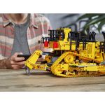 LEGO Technic - Buldozer Cat® D11 ovládaný aplikací