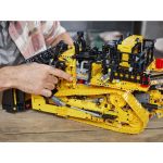 LEGO Technic - Buldozer Cat® D11 ovládaný aplikací