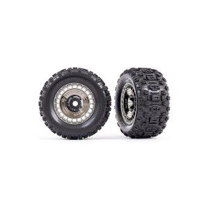 Traxxas kolo 3.8”, pneu Sledgehammer, disk černě chromovaný s poklicí (2)