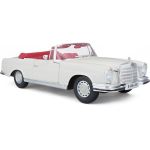 Maisto Mercedes-Benz 280SE Cabrio 1967 1:18 krémová