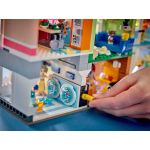 LEGO Friends - Apartmány a obchody v městečku Heartlake